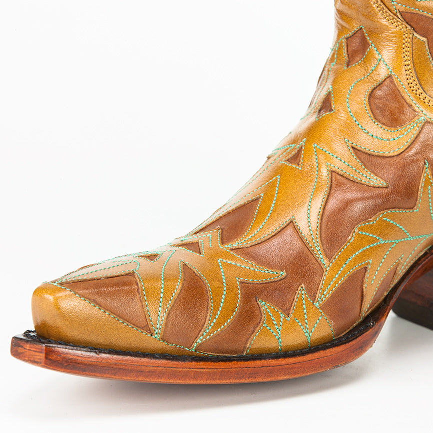 Monet With Turquoise Collar 12"