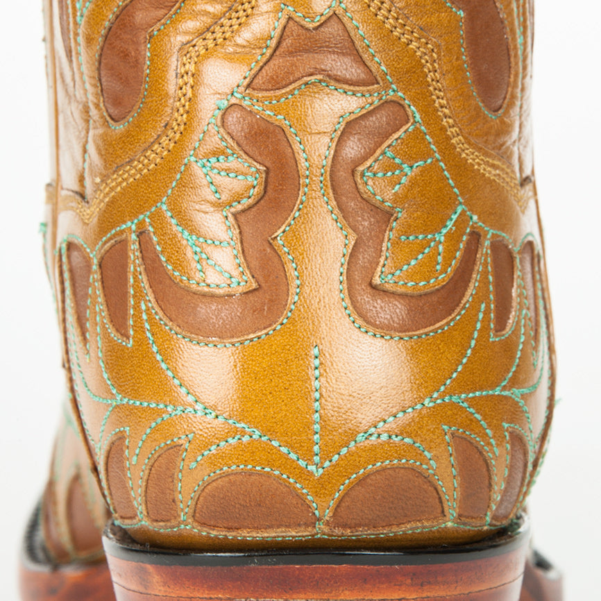 Monet With Turquoise Collar 12"