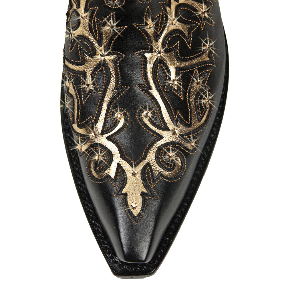 Priscilla + Crystals 14" - Back at the Ranch